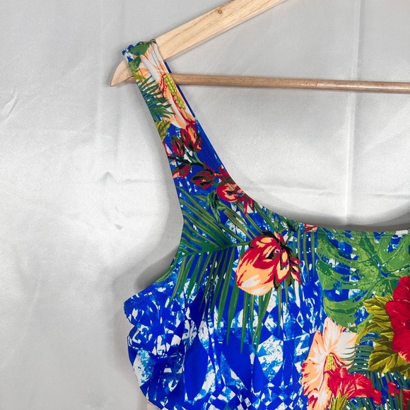 Tankini Top Womens Size Med Red Blue Floral Padded Built In Bra size Med - Picture 2 of 7